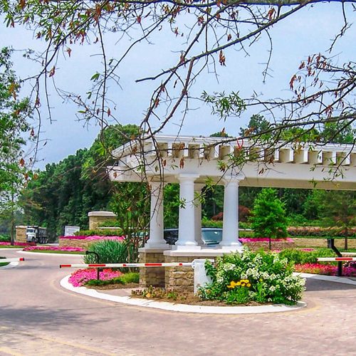 Gated Entry to Private Cub