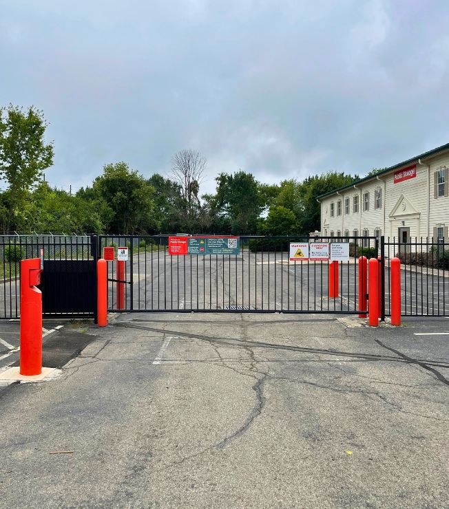 security gate and gate operator