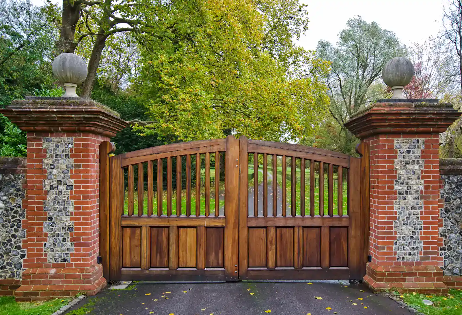 EES Wood Swing Brick Entry